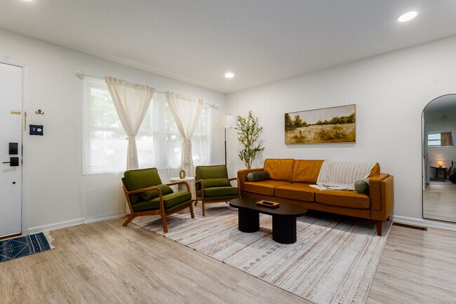 Foto del edificio - 1321 Browne Ln