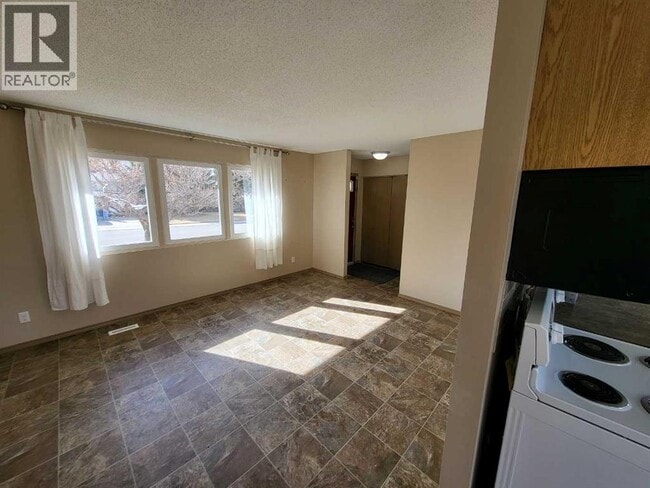 Photo du bâtiment - 2161 Palm Rd S