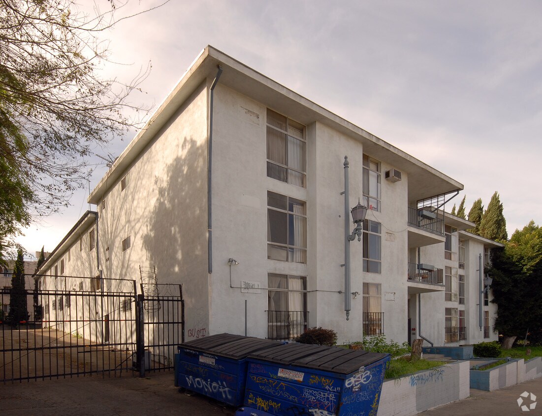 Building Photo - 2020 Miramar St