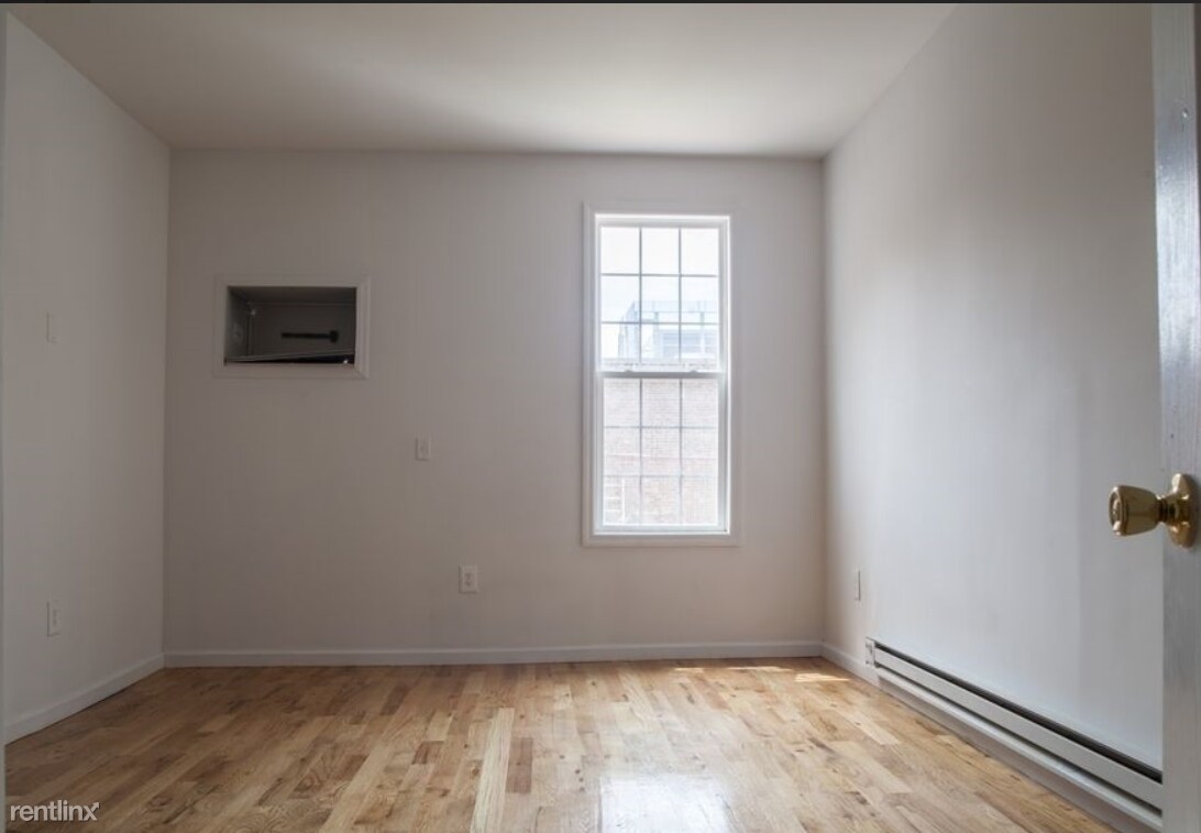 1 br, 1 bath - 108 Moore St - 1 br, 1 bath  - 108 Moore St