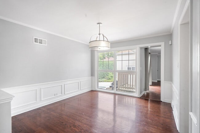 Building Photo - 4914 Lunt Ave