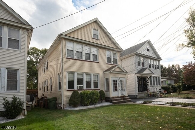 Building Photo - 312 E Elm St