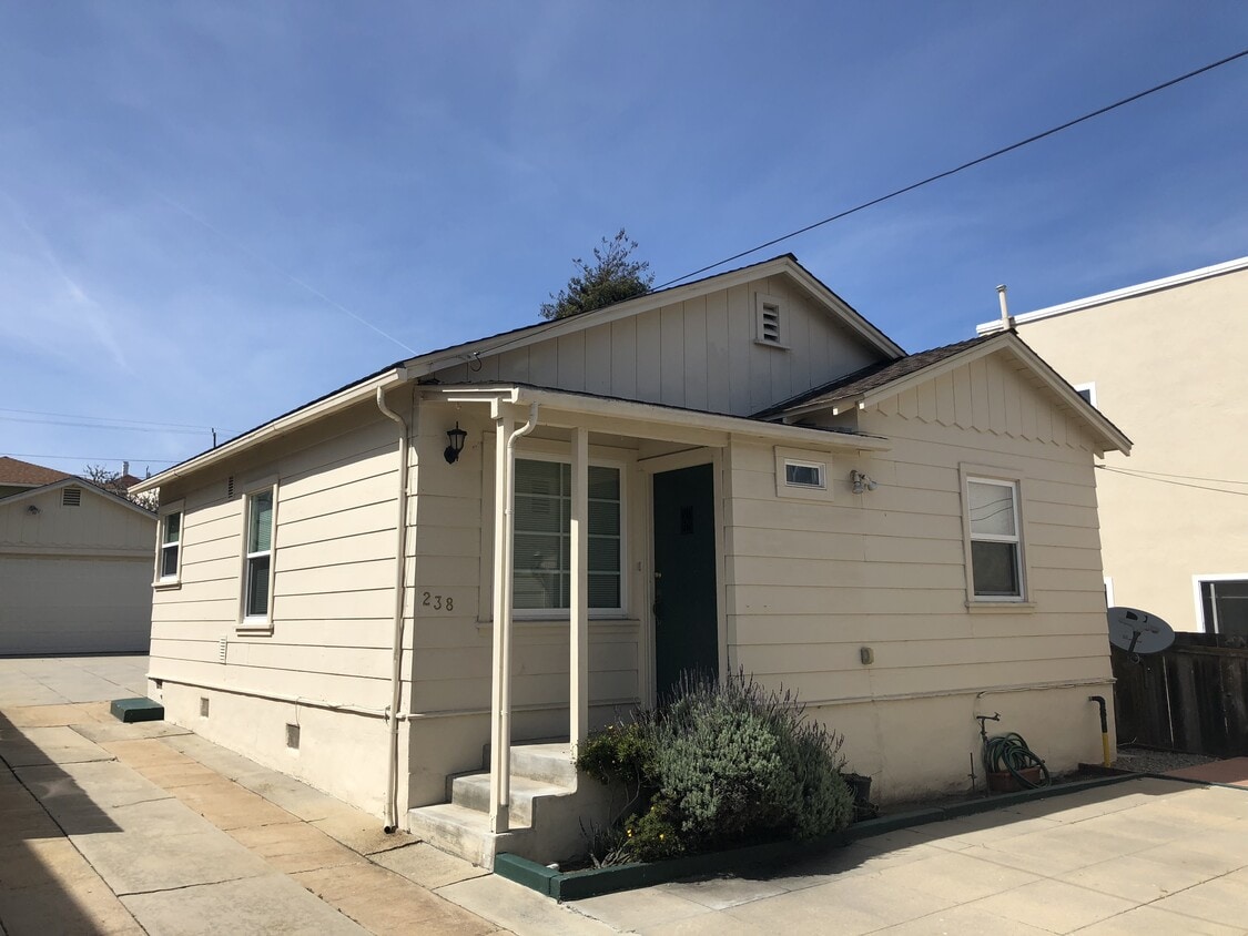 Primary Photo - 238 Van Buren St