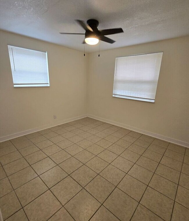 Foto del edificio - 5838 Yellow Pine Ct