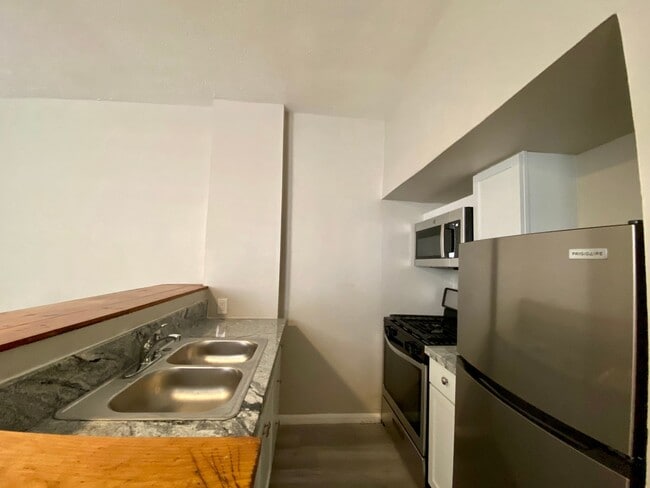 Building Photo - 322 Warner