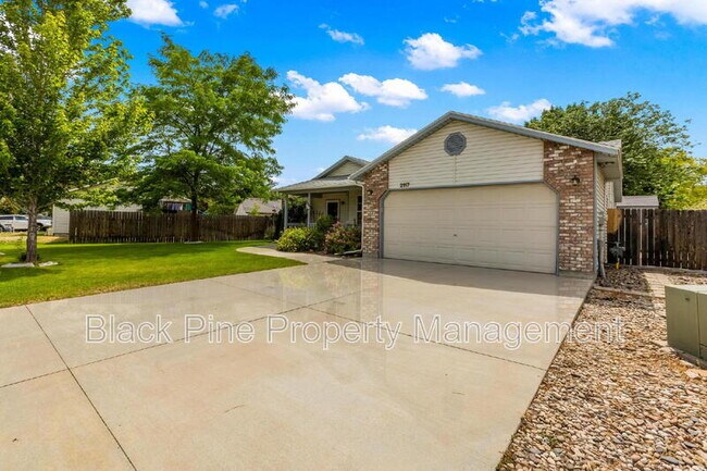 Building Photo - 2117 S Crimson Rose Way