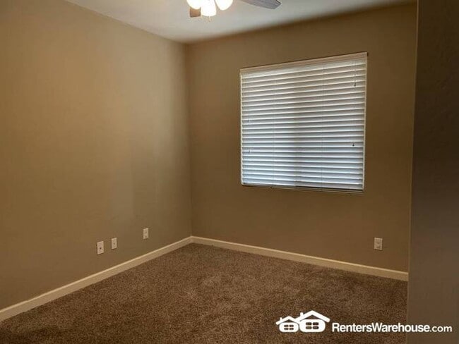 Building Photo - North Phoenix Beauty 4bed + den 3bath clos...