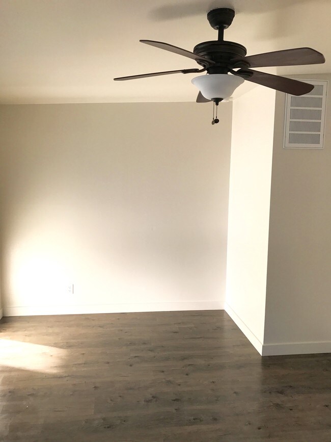 Building Photo - Provo 4-Plex