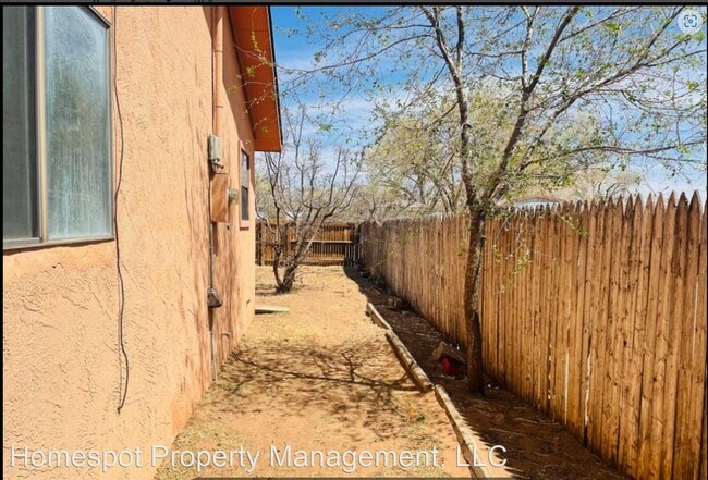 Building Photo - 4 br, 2 bath House - 212 N Indio Ave