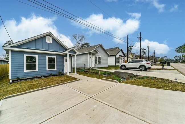 Building Photo - 16613 E Lynbrook