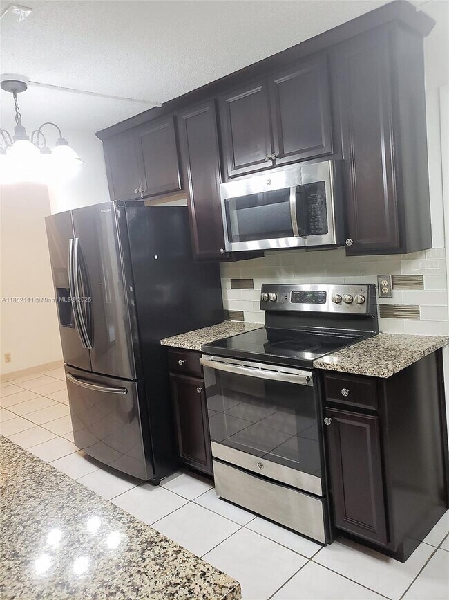 Foto del edificio - 708 SW 24th St