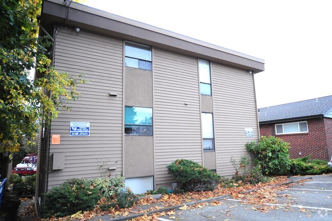 Building Photo - 4030 California Ave SW