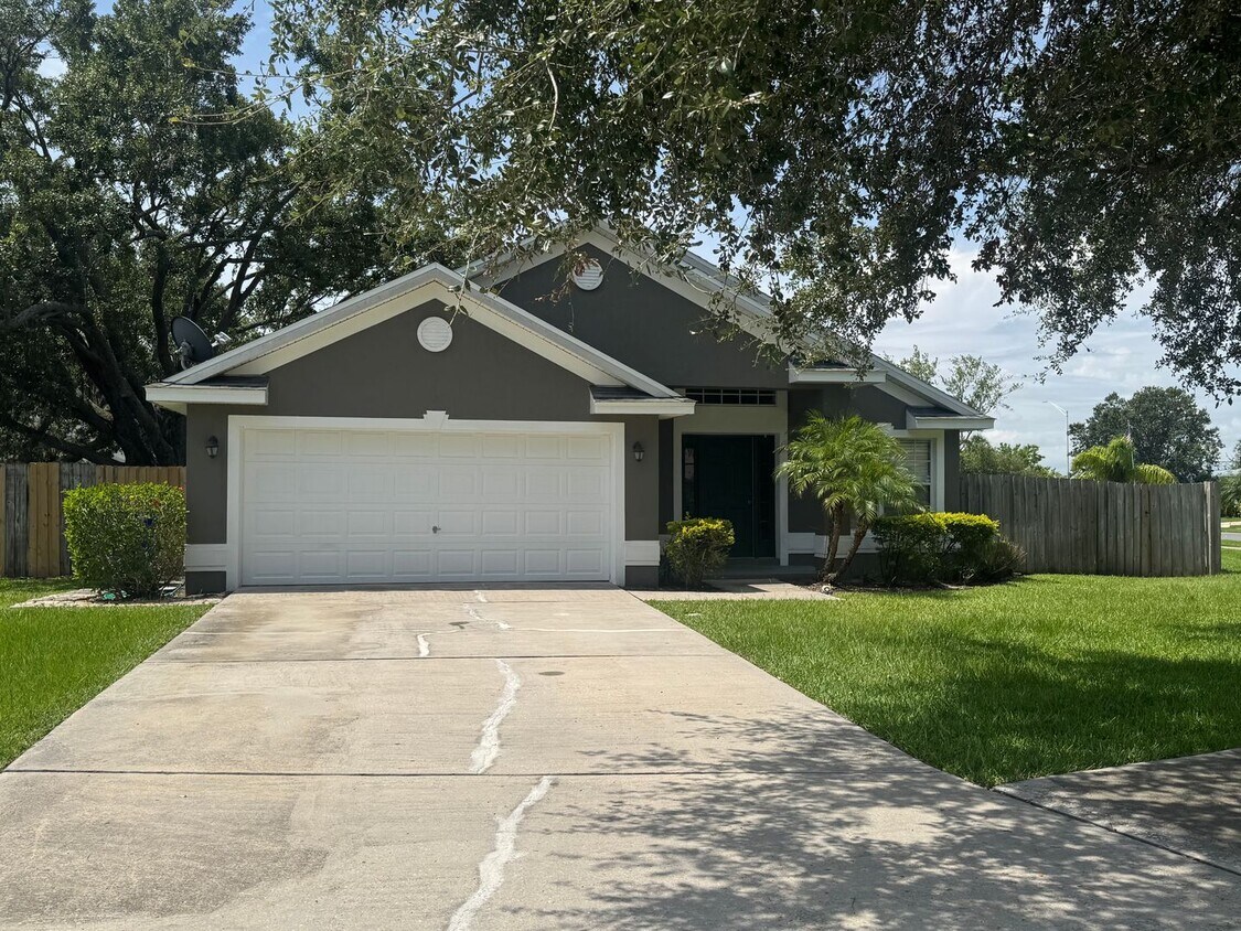Foto principal - Central Lakeland 3bedroom 2 bath!