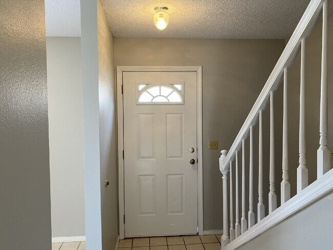 Foto del edificio - 503 Cammellia Dr Unit B