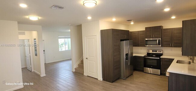 Foto del edificio - 2459 SE 10th St