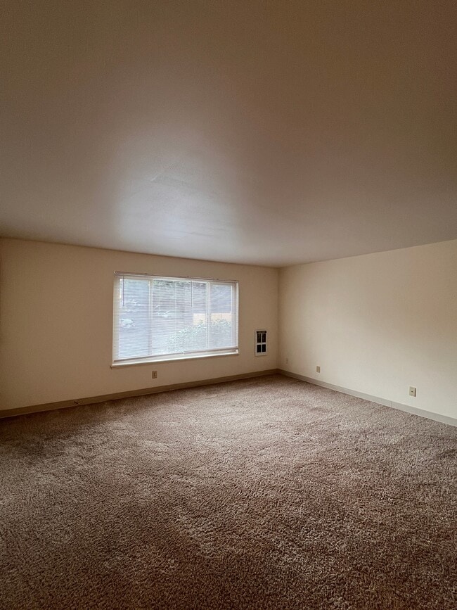 Building Photo - Lake City Apartments