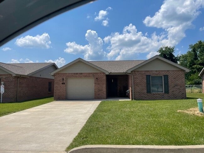 Building Photo - Jaedra View 3 BR Market