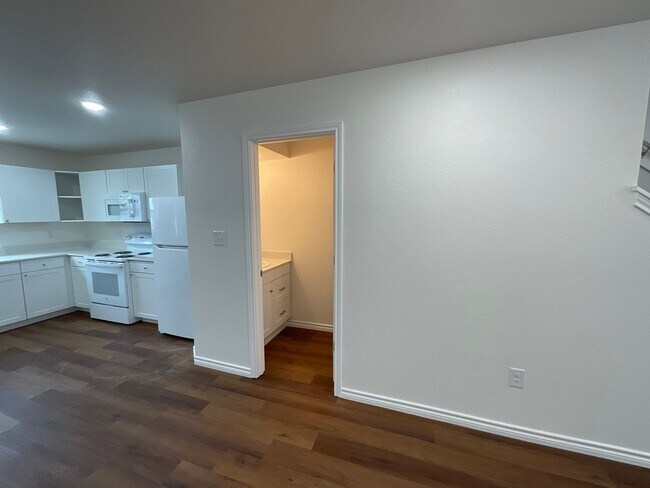 Foto del edificio - 1230 Nora Ln