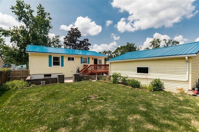 Building Photo - 3600 Spruce Wood Dr NE
