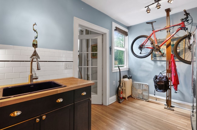 Kitchen/Dining - 4136 Queen Ave S