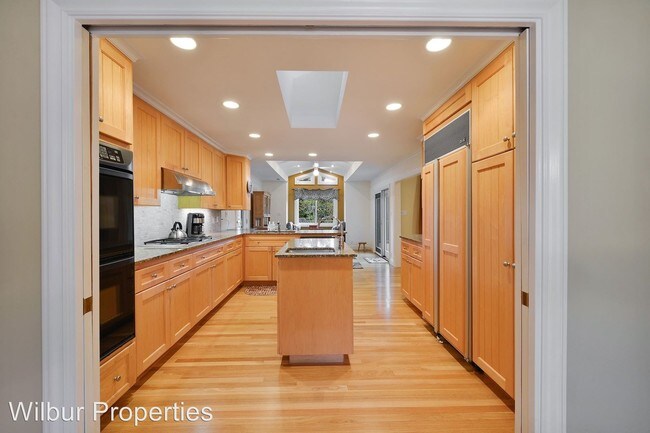 Building Photo - 6 br, 4 bath House - 780 Knoll Drive