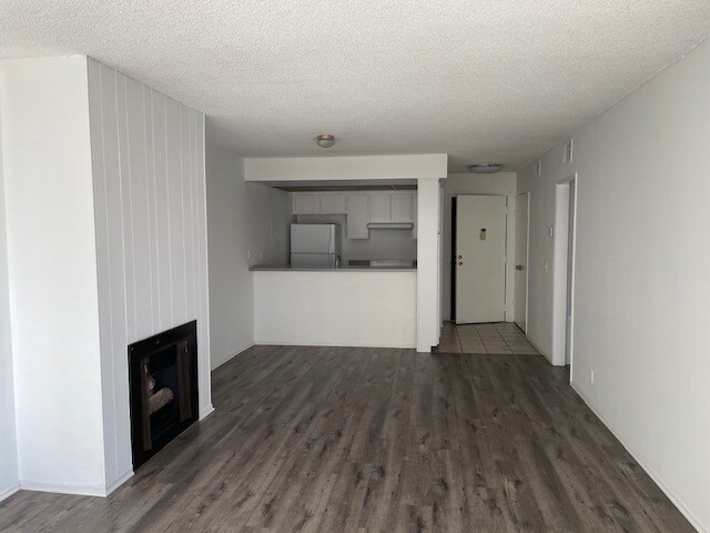 Building Photo - 1745 Camino Palmero St
