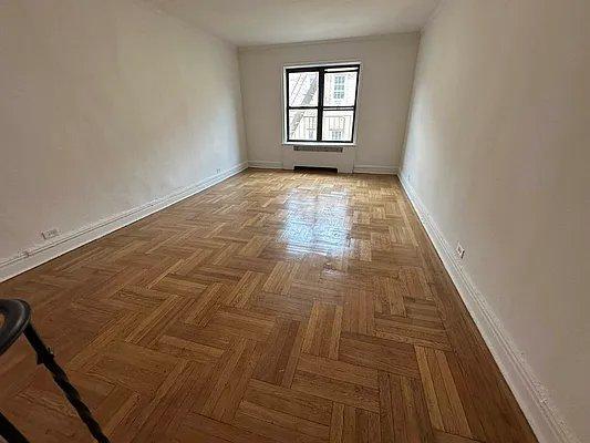 Foto del edificio - 2 bedroom in BRONX NY 10456