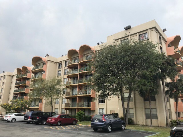 Primary Photo - 9350 Fontainebleau Blvd