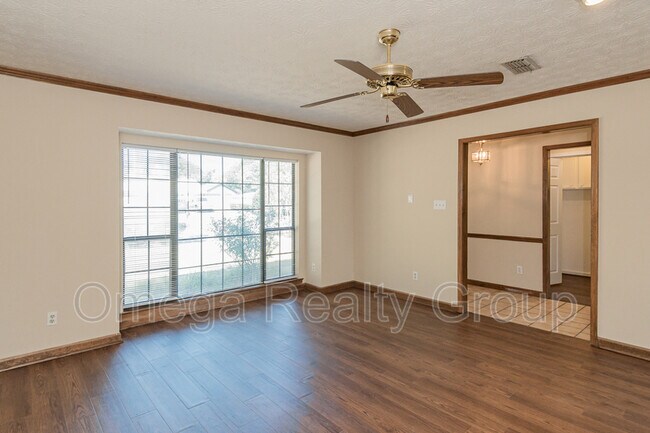 Foto del edificio - 713 Sweet Ridge Rd