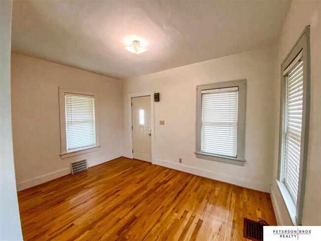 Building Photo - 2124 S 35th Ave