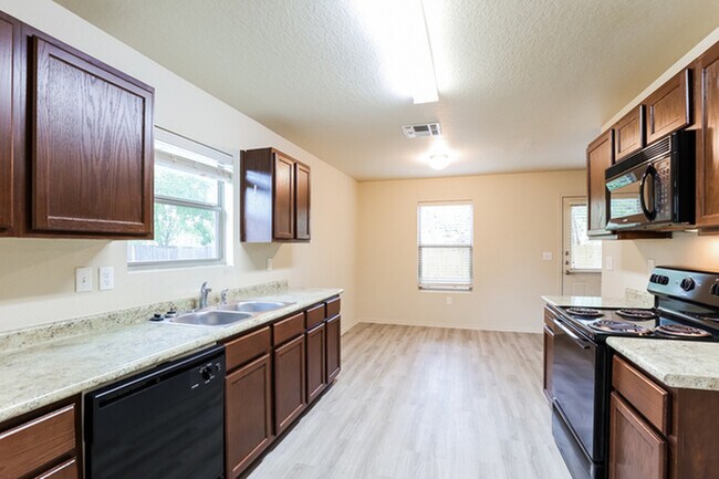 Building Photo - 6306 Heathers Bend