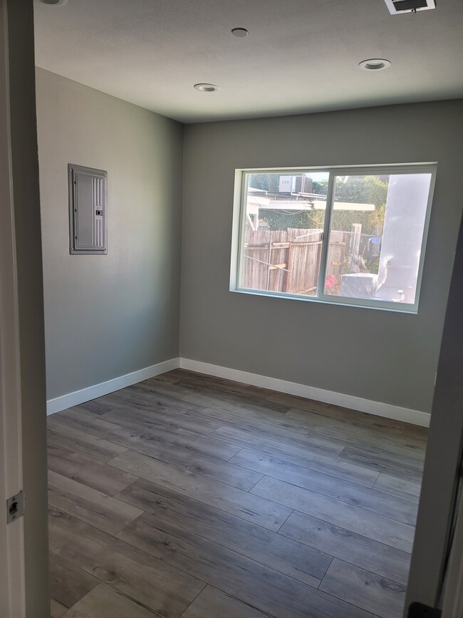 Building Photo - 5544 Tampa Ave