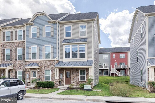 Foto del edificio - 613 Ravenwood Dr