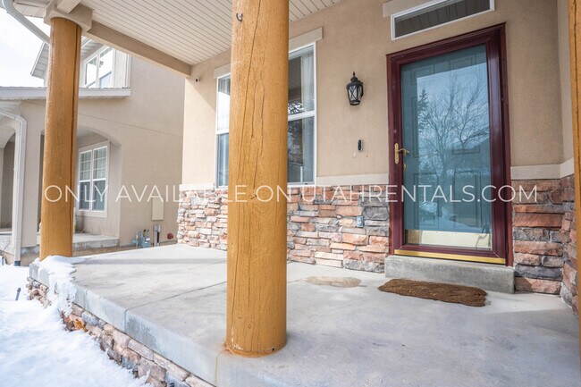 Building Photo - 1743 Lone Oak Dr