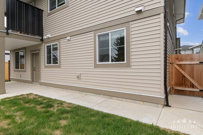 Photo du bâtiment - Beautiful, Brand New 2 Bedroom Suite for R...