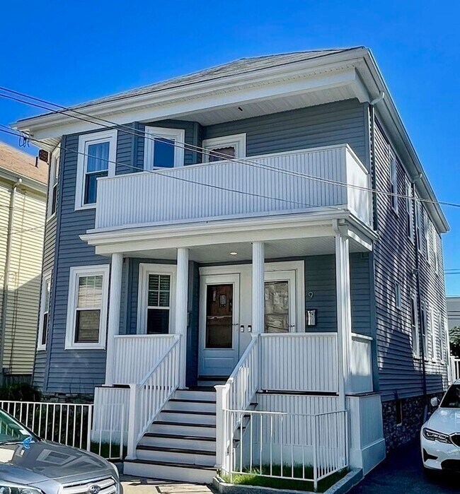 Building Photo - 144 Hemenway St
