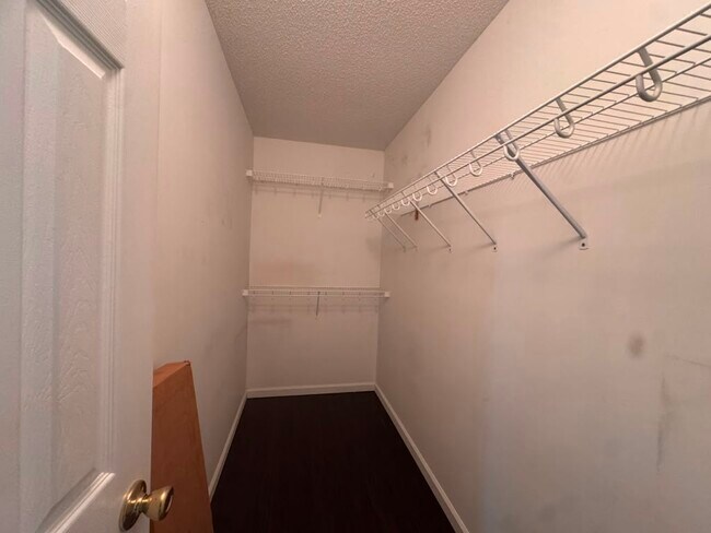 Foto del edificio - 547 Lockwood Dr
