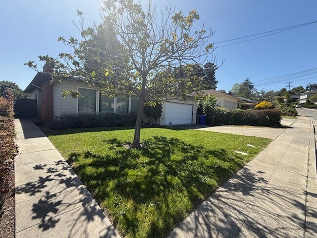 Foto del edificio - 3-Bedroom Ranch Style Home in El Sobrante ...