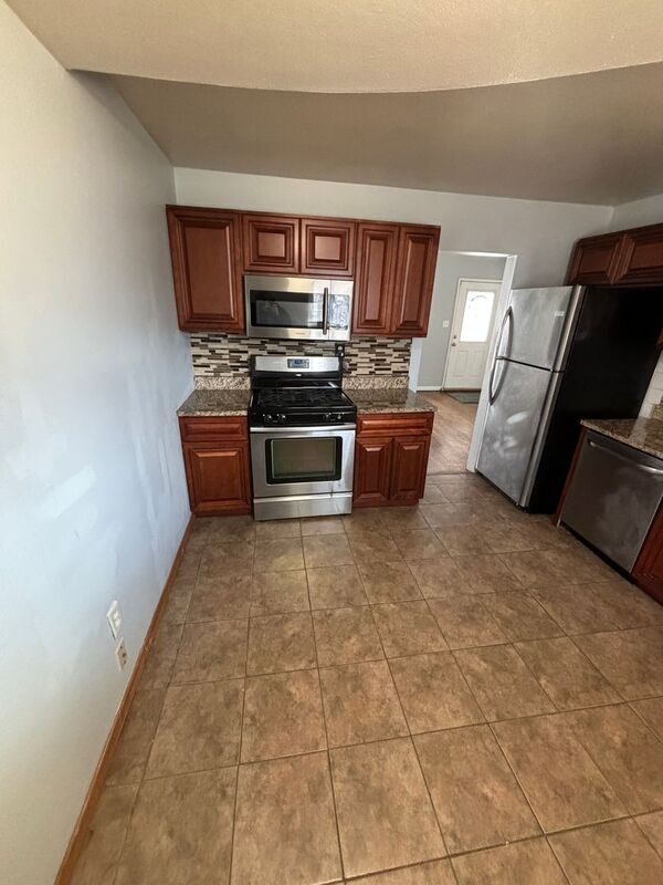 Building Photo - 710 Lynn Haven Ln