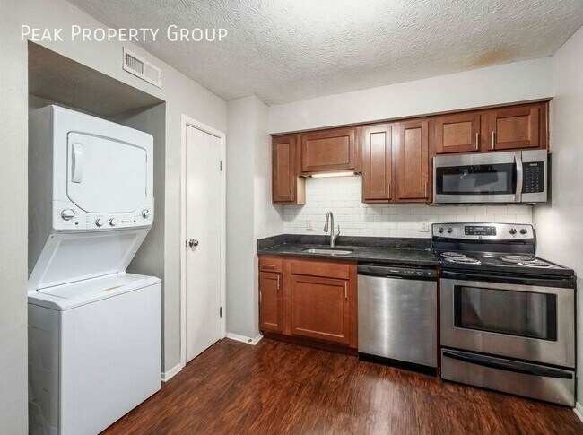 Foto del edificio - 1393-1395 Summit Street-2 Bedroom