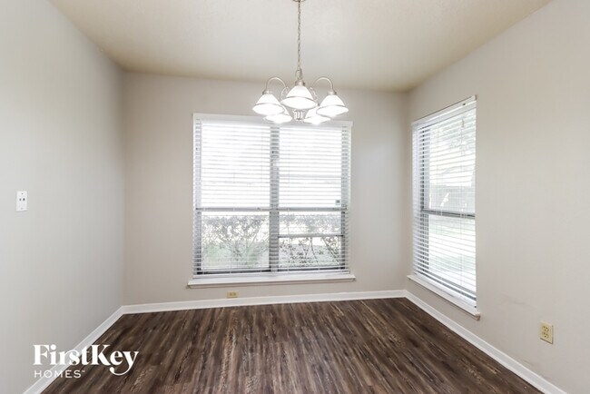 Foto del edificio - 3627 Village Grove Drive