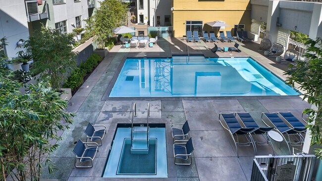 Piscina y jacuzzi con increíbles vistas a Hollywood. - sunset + vine
