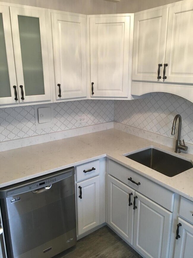 Foto del edificio - 6161 N Hoyne Ave