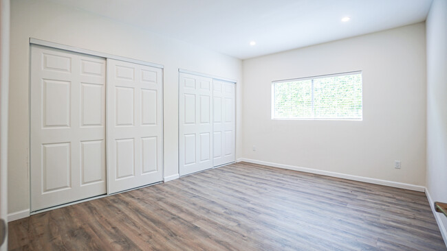 Building Photo - 607 N Orange Dr