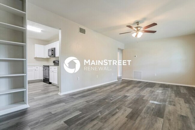 Building Photo - 3 Bedroom Pet-Friendly Home in Sarasota, FL with Main Street Renewal
