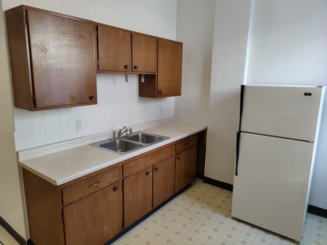 Building Photo - 208 N 15th Ave E