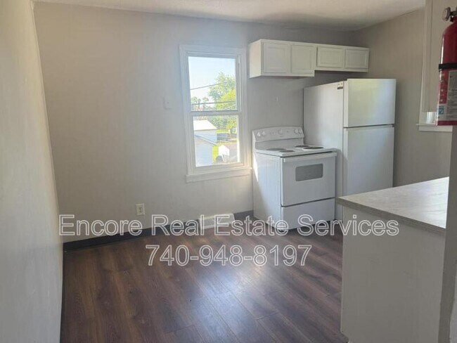 Foto del edificio - 144 1/2 S 3rd St