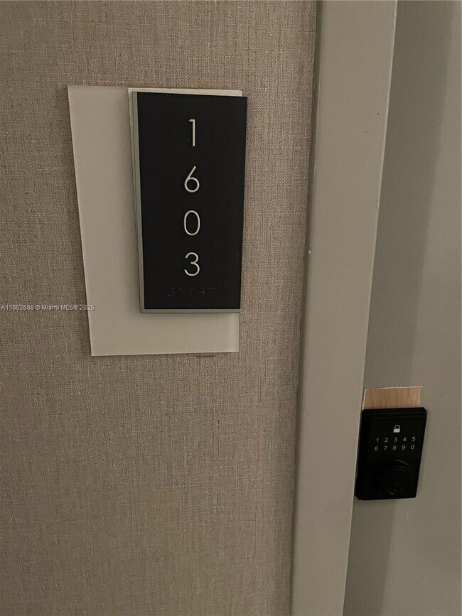 Foto del edificio - 17375 Collins Ave