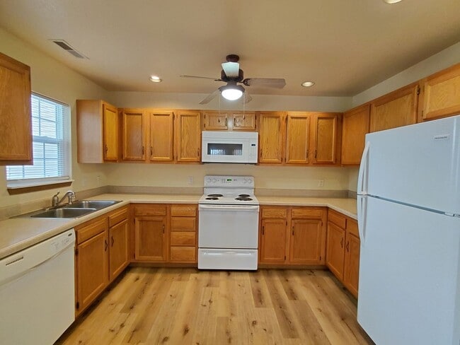 Building Photo - 22650 Hollow Oak Ln