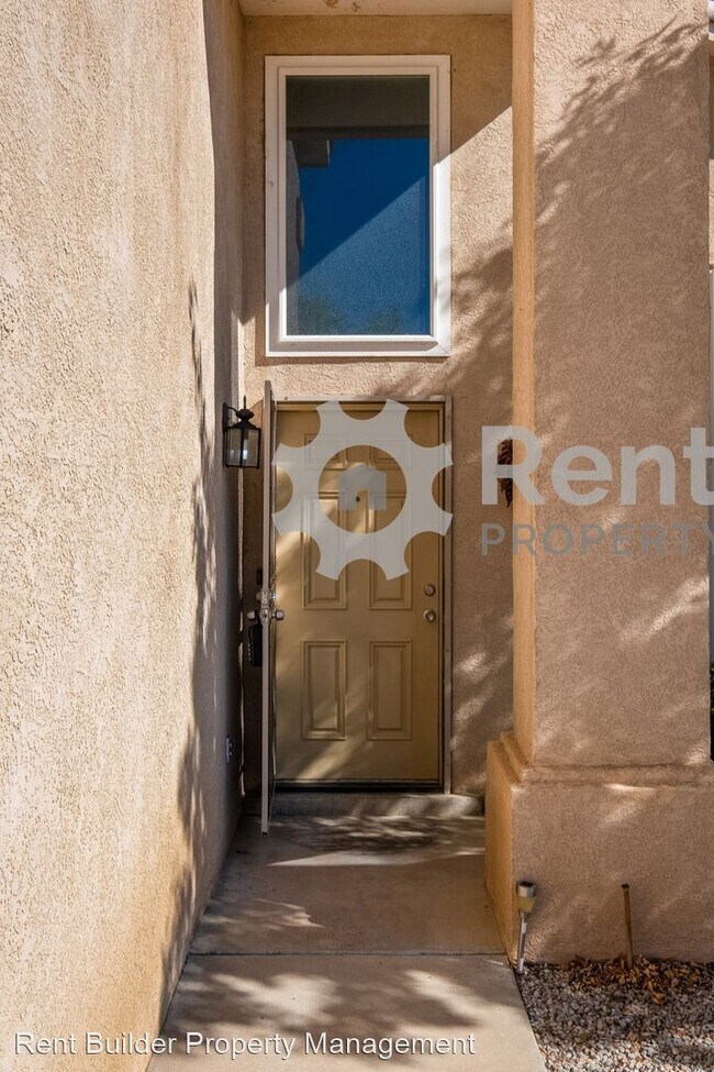 Foto del edificio - 3 br, 2.5 bath House - 4819 Shelly Rose Rd...